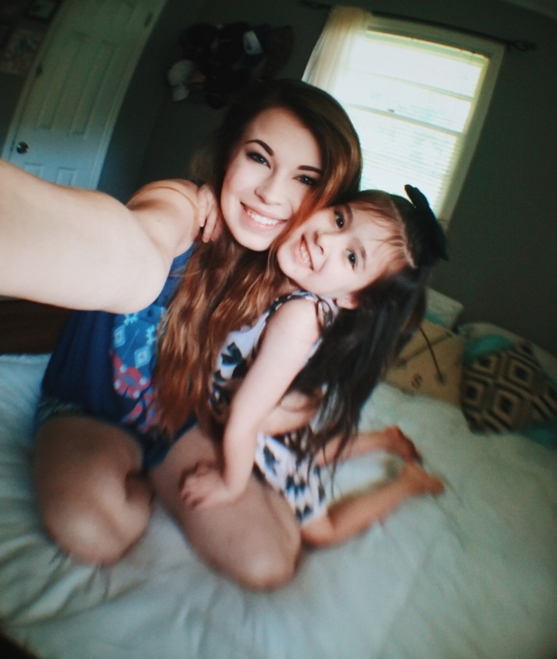 162983-mom-daughter.jpg