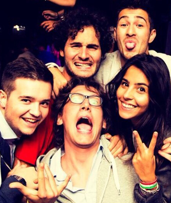 165938-8-friends2.jpg