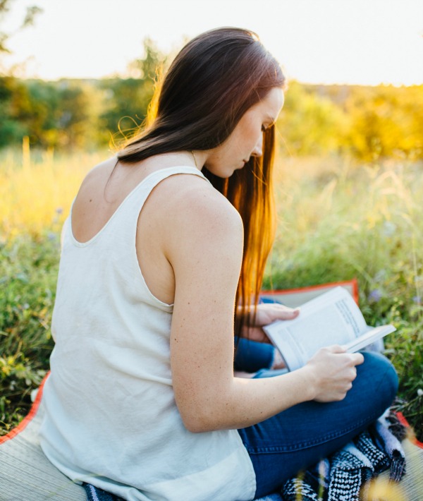 167278-woman-reading-outside.jpg