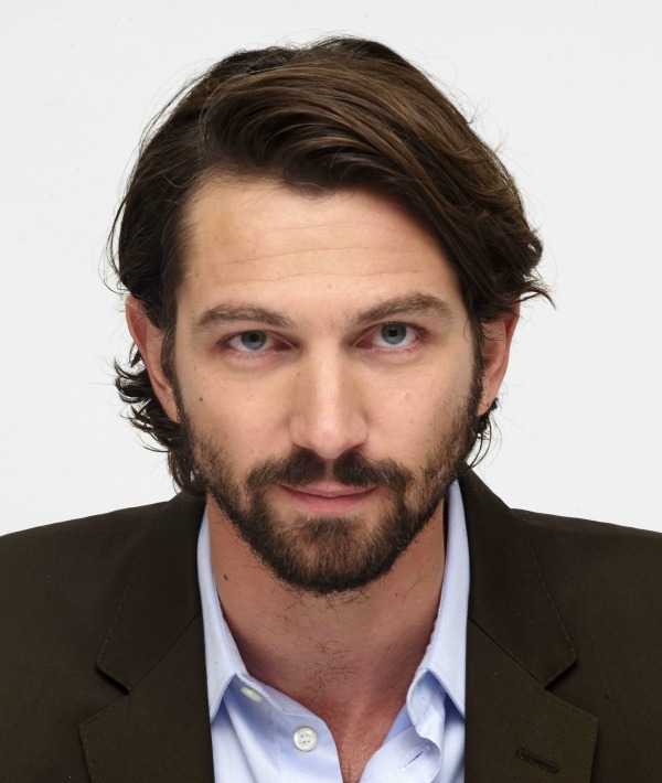 169689-michiel-huisman-cover.jpg 169689-michiel-huisman-cover.jpg