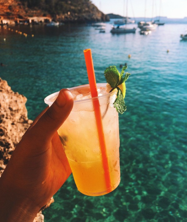 170594-cocktail-on-the-beach.jpg