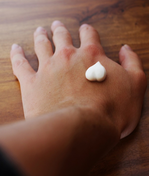 171284-lotion-hand.jpg