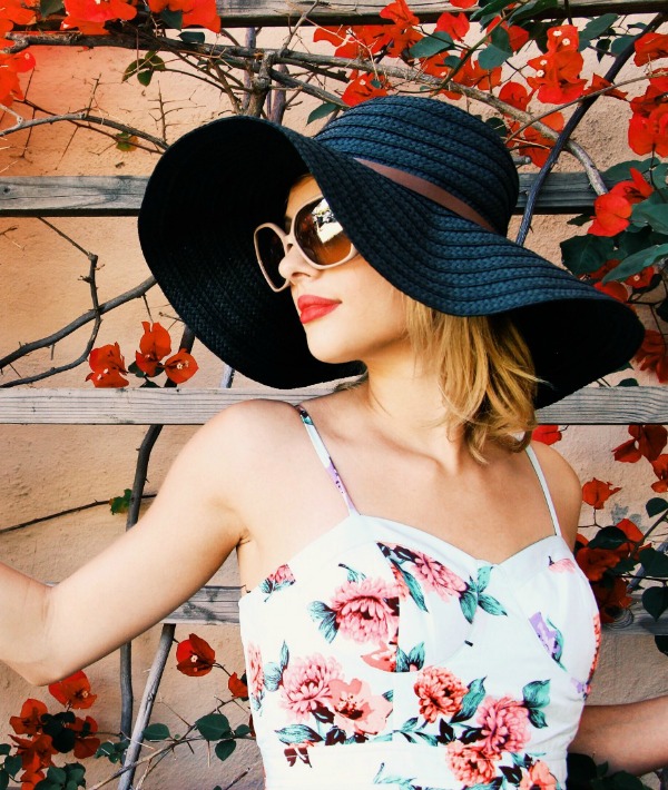 171806-woman-dress-hat.jpg 171806-woman-dress-hat.jpg