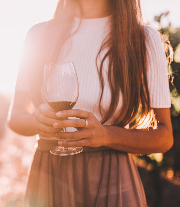 178383-woman-alcohol-wine.jpg