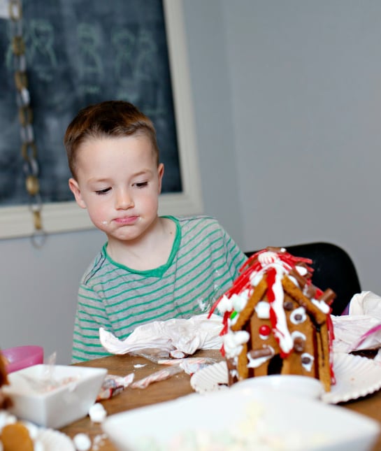 178882-halloween-candy-gingerbread-house.jpg
