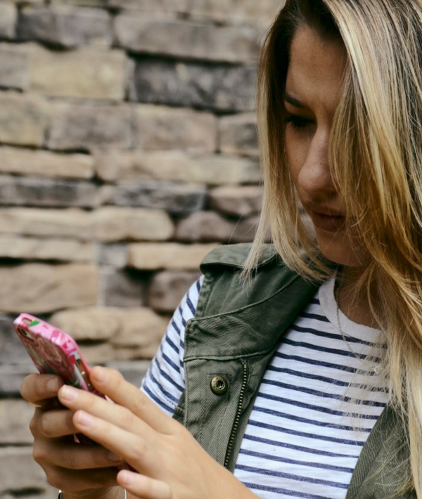 180891-phone-texting-holidays-manners.png