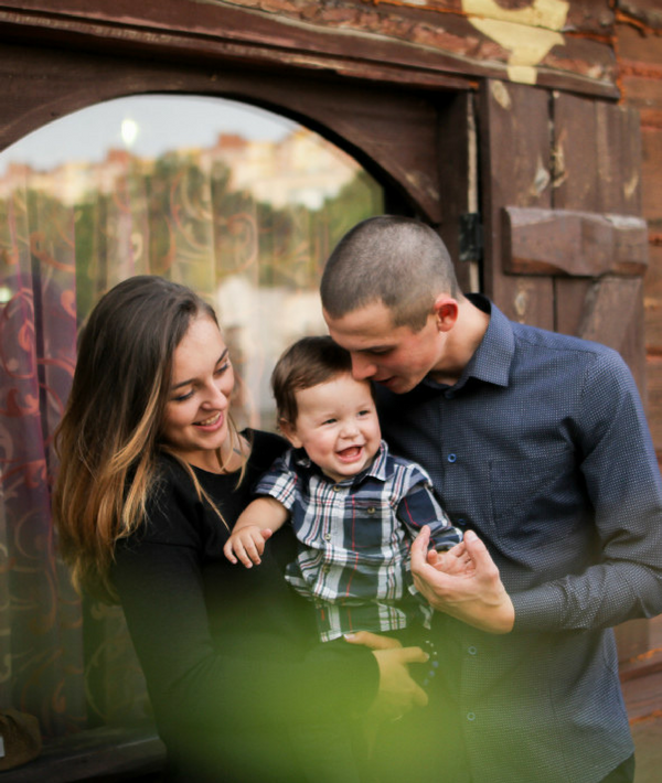 180955-thanksgiving-family-photo.png