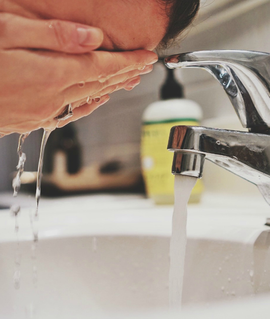 189028-healthy-habits-holidays-wash-face.jpg