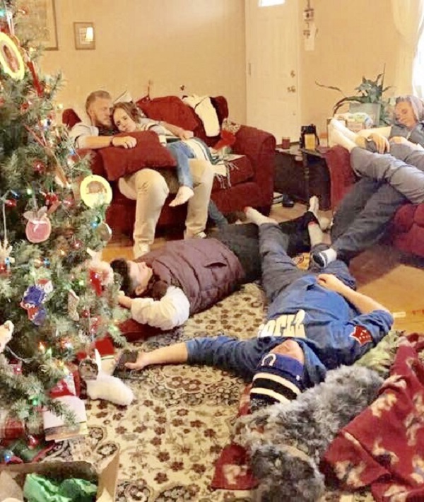 189325-camp-christmas.jpg