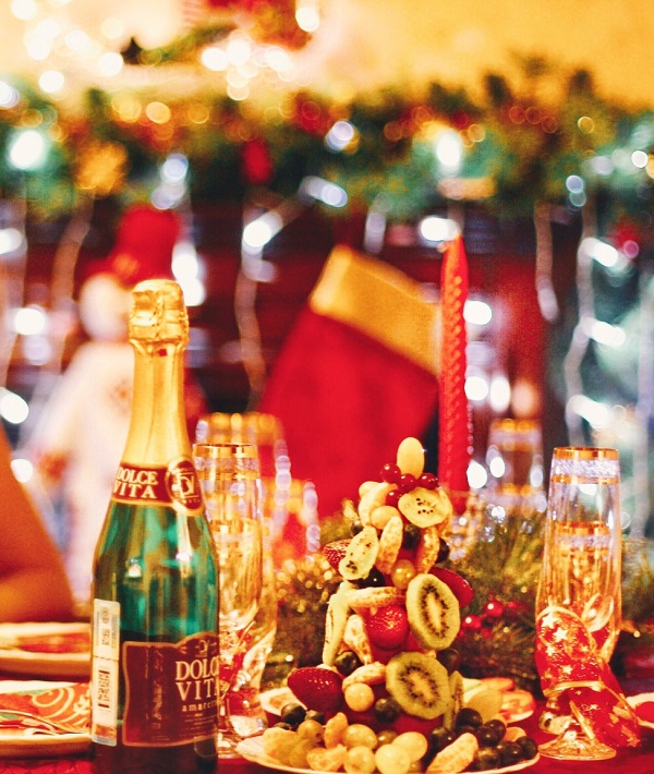 189330-dollar-store-christmas.jpg