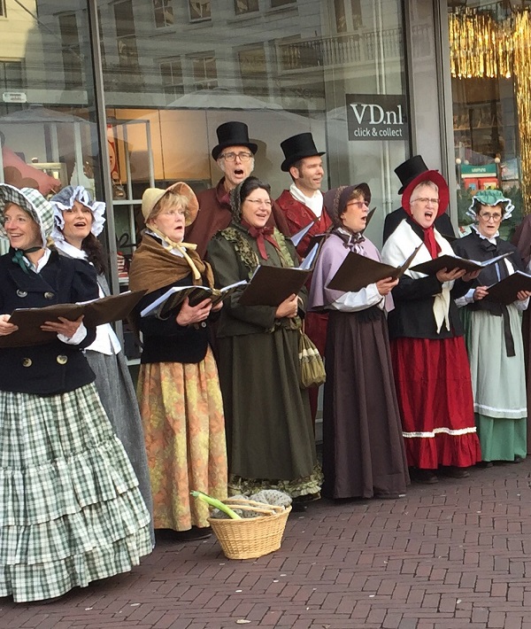 189331-carolers.jpg