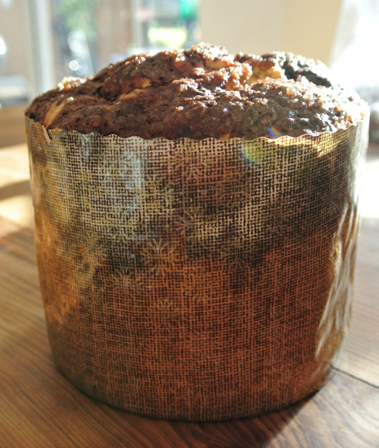 189661-foods-avoid-holidays-panettone-loaf.jpg
