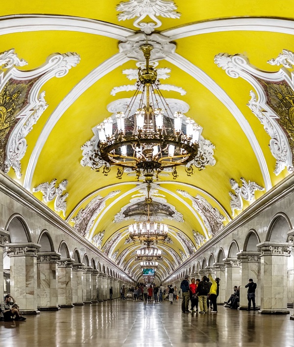 190169-komsomolskaya-metro-station.jpg