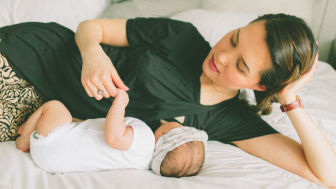 mom-bed-breastfeeding