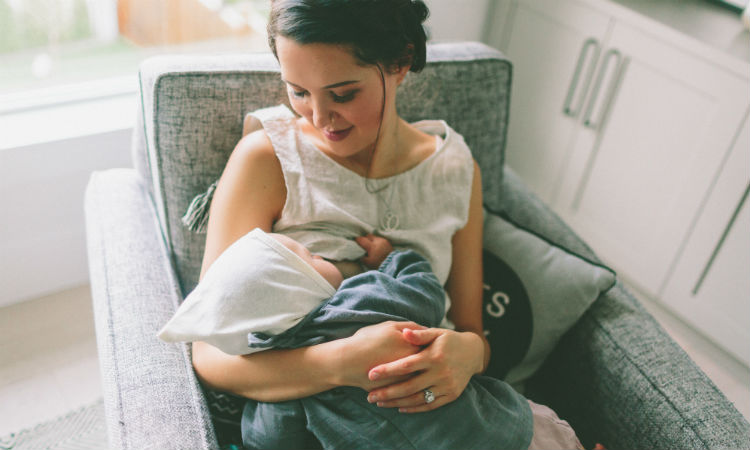 mom-breastfeeding-girl