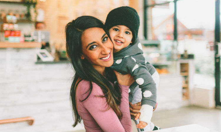 mom-toddler-smiling