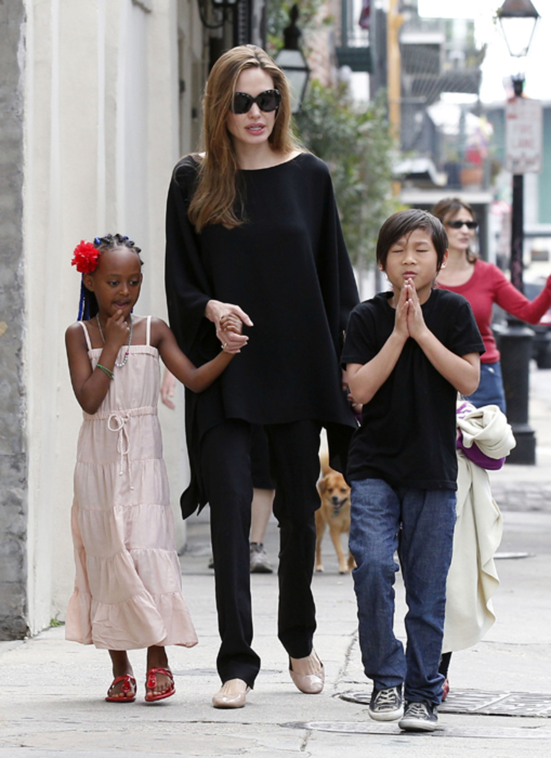 19887-ffn_jolieangelina_kidsset1_ff7_031112_8859785.jpg