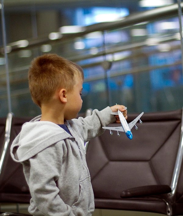 airport-boy
