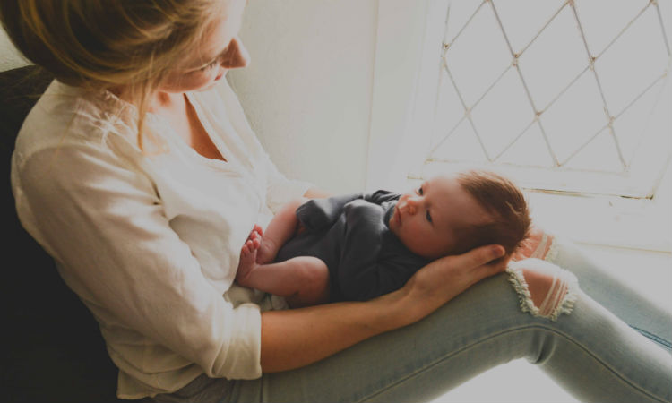 mom-newborn-window