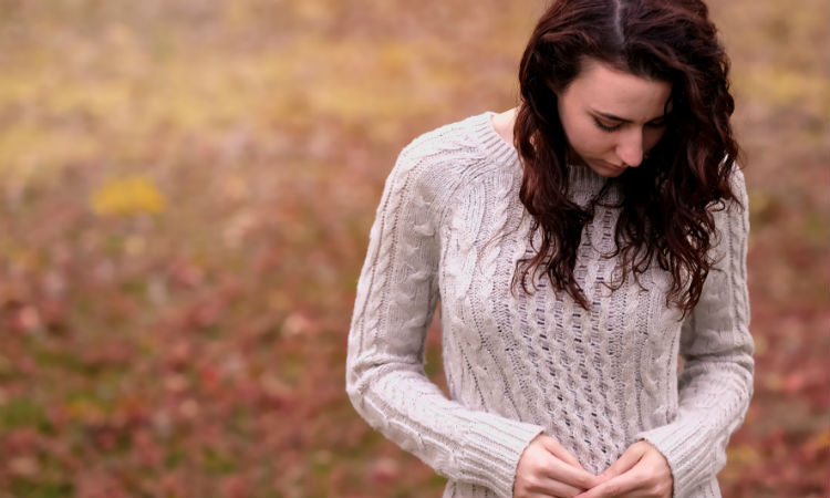 woman-sad-field