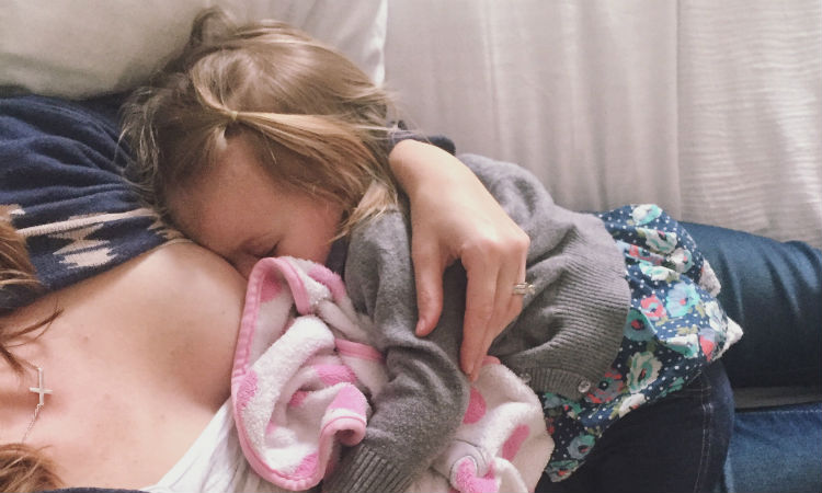 mom-breastfeeding-girl