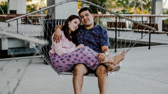couple-sitting-swing