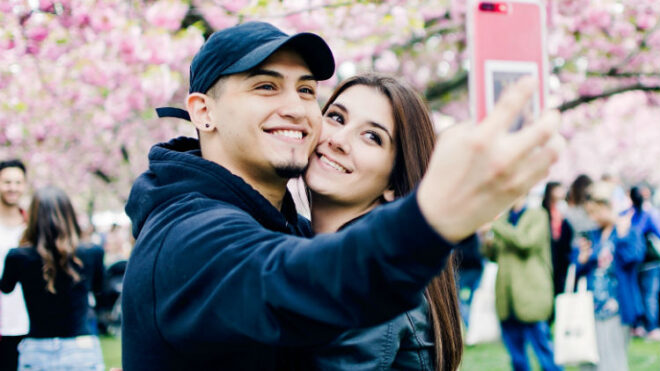 happy-couple-selfie