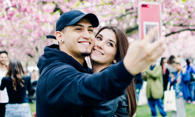happy-couple-selfie