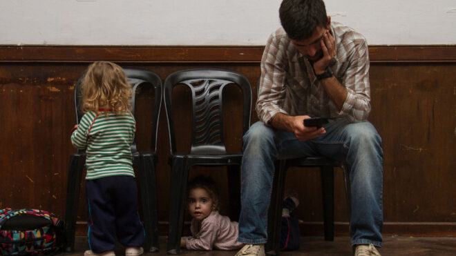 man-phone-kids
