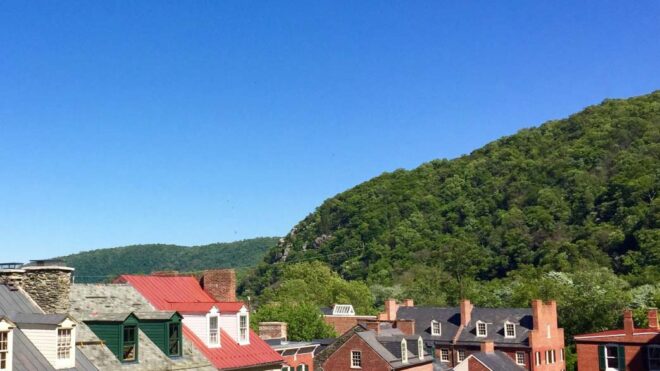 amazing-day-in-the-stunning-town-of-harpers-ferry-west-virginia_t20_e8k4e2