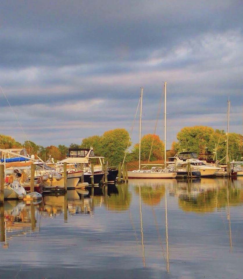 208410-essex-connecticut_t20_mvpv83.jpg