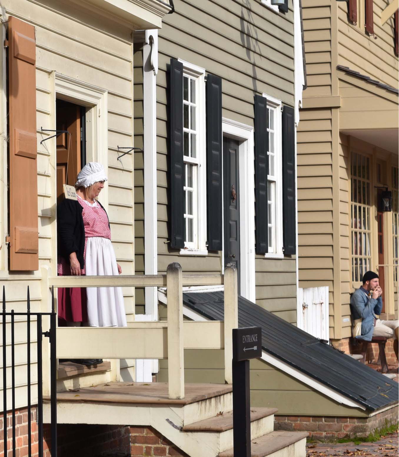 208420-colonial-neighborhood-in-williamsburg-virginia_t20_nojye2.jpg