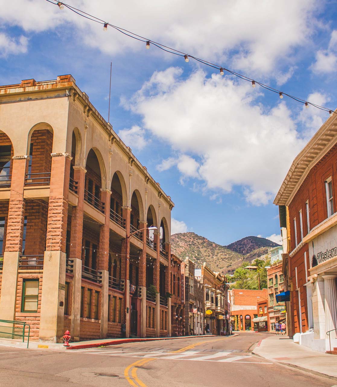 208426-main-street-in-bisbee-arizona_t20_rkr4ao.jpg