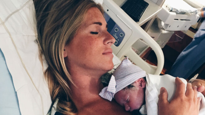 mom-newborn-hospital-bed