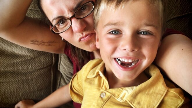 mother-and-son_t20_3wggn9