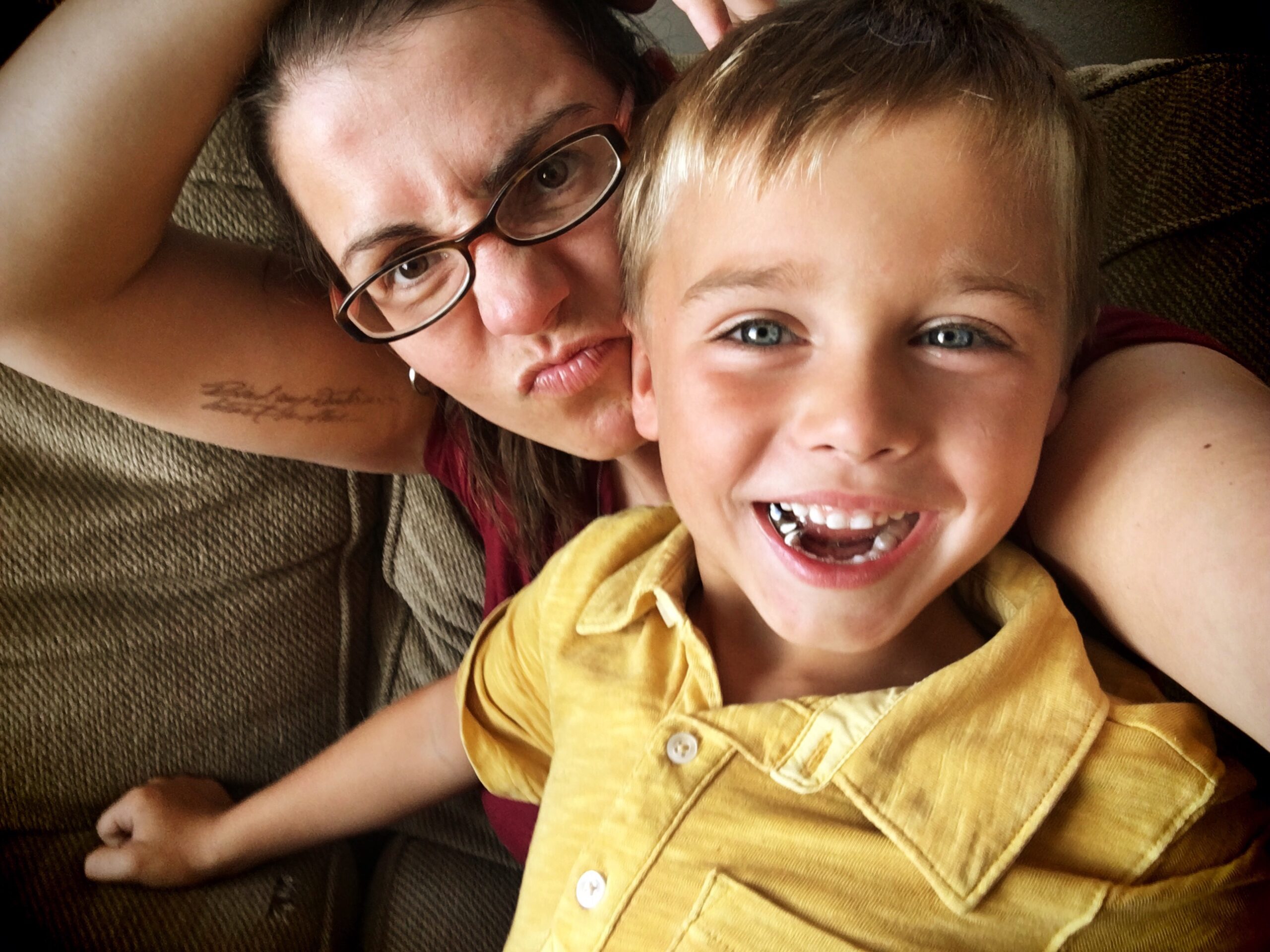 mother-and-son_t20_3wggn9