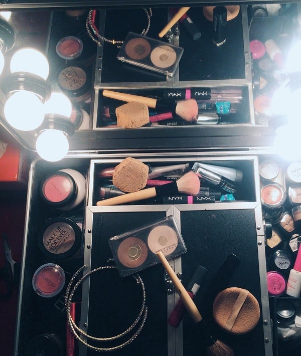 211092-makeup-box_t20_gr2bk1.jpg