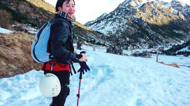 the-snow-climbing_t20_rlonzk