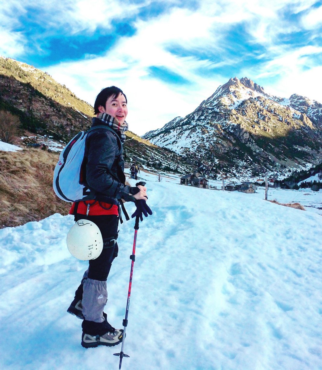 the-snow-climbing_t20_rlonzk