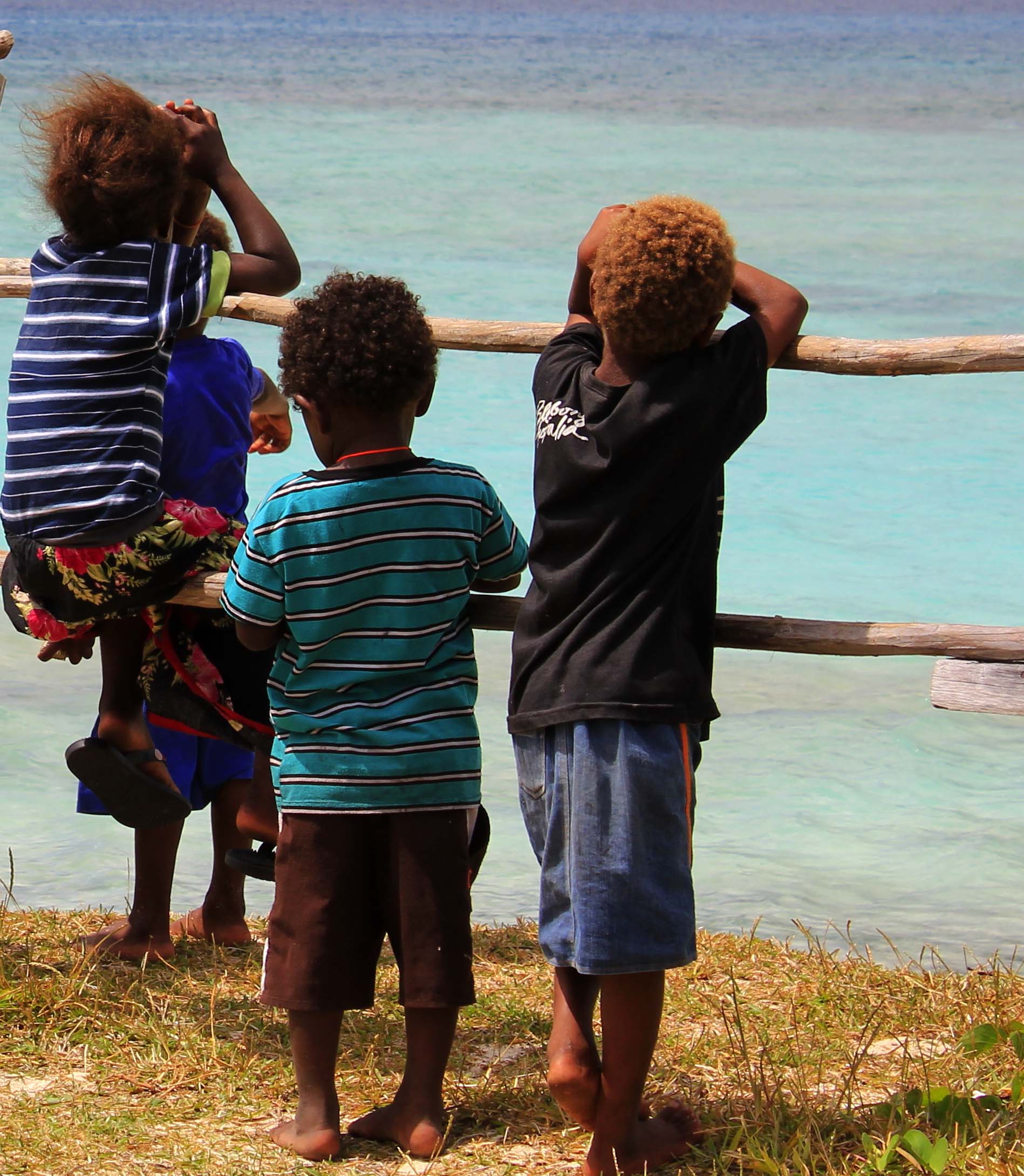 211740-mystery-island-vanuatu-south-pacific-friends-hanging-out.jpg