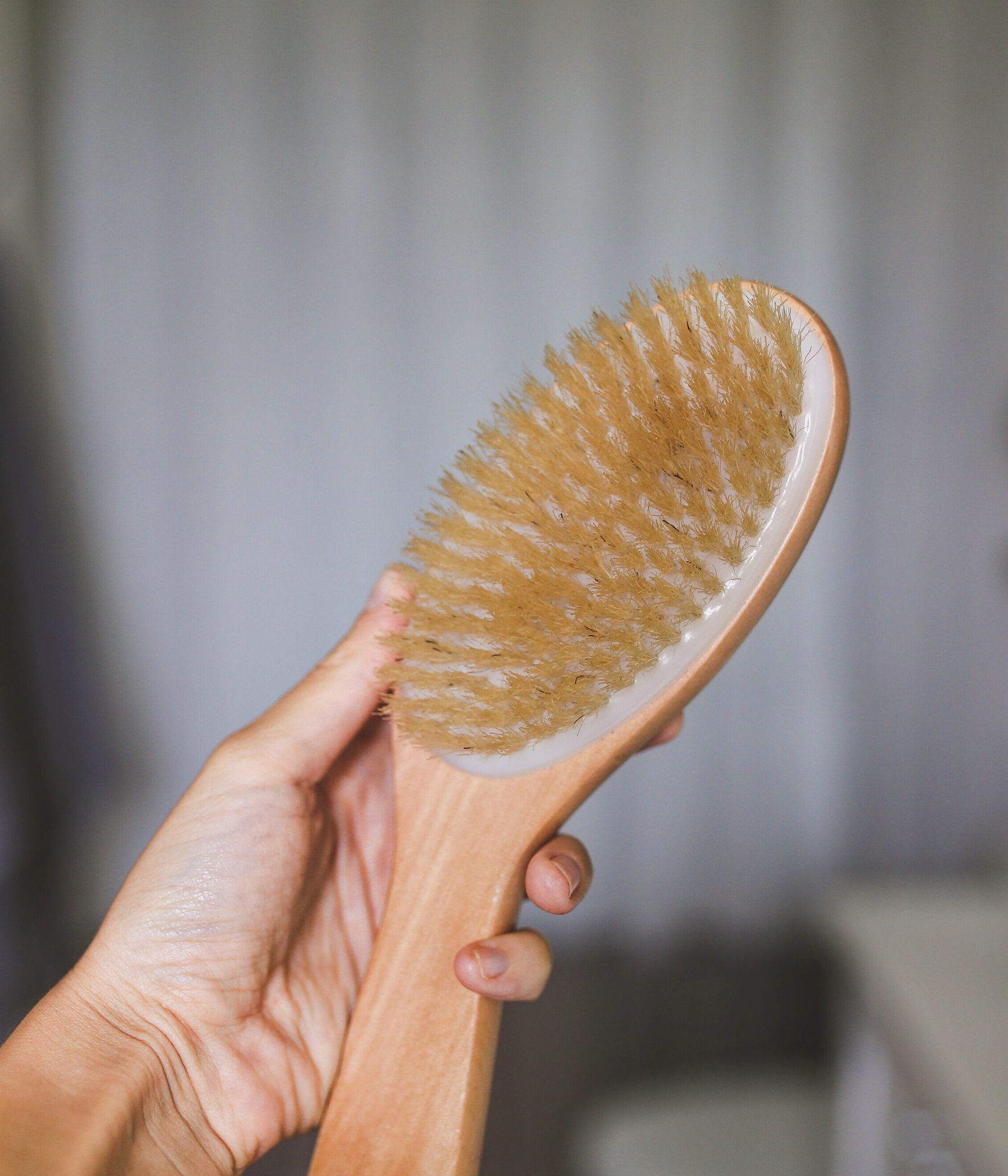 212128-natural-care-skin-sun-dry-brushing.jpg