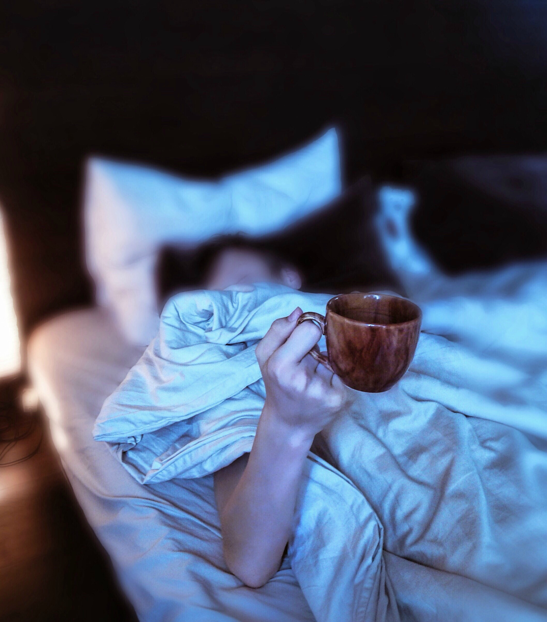 216364-symptoms-sleep-disorders-wake-early.jpg