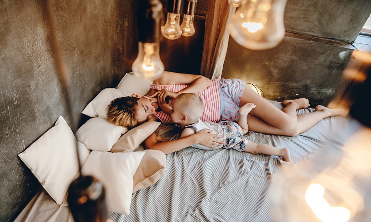 mom-baby-home-bed