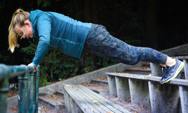 girl-pushups