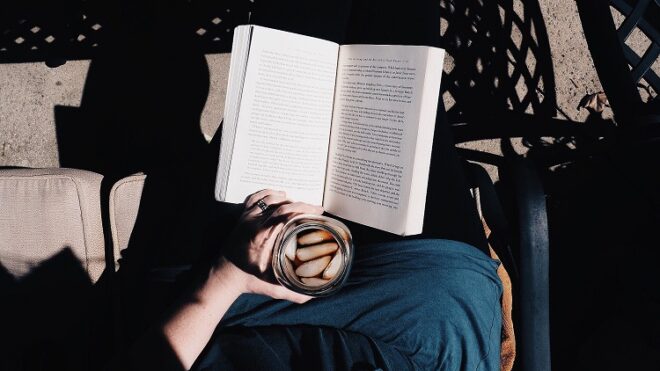 mom-book-coffee