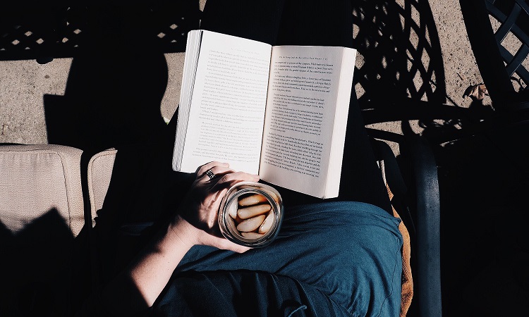 mom-book-coffee