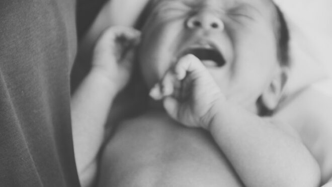 baby-crying-black-white