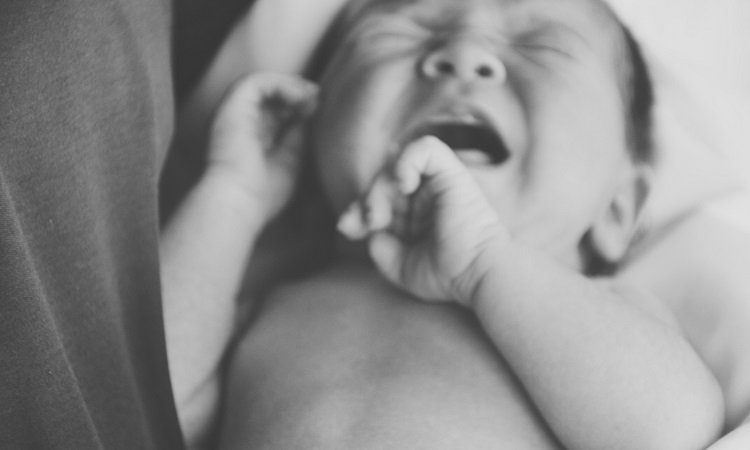 baby-crying-black-white