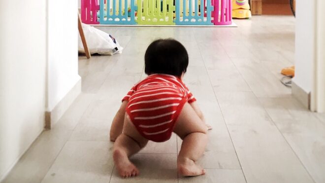 baby-crawling-home