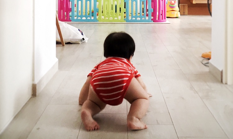 baby-crawling-home